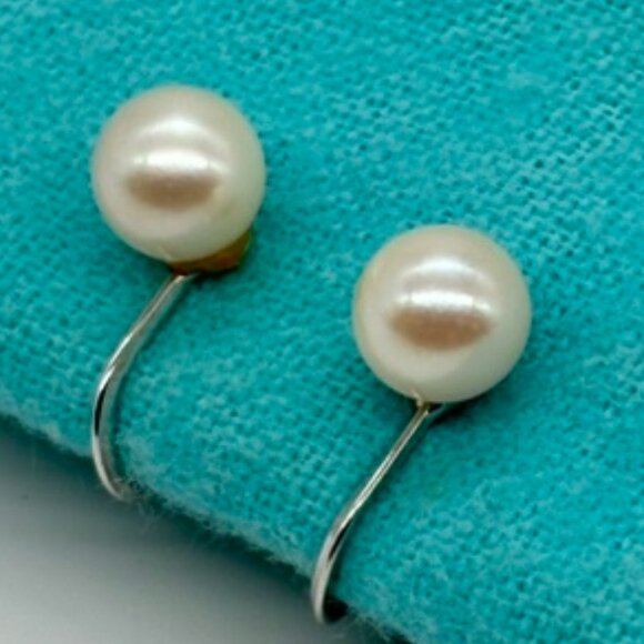 Vintage European 7mm Pearl Earrings 80 Percent Silver Screw-Back Marked "Silver" - Picture 5 of 8